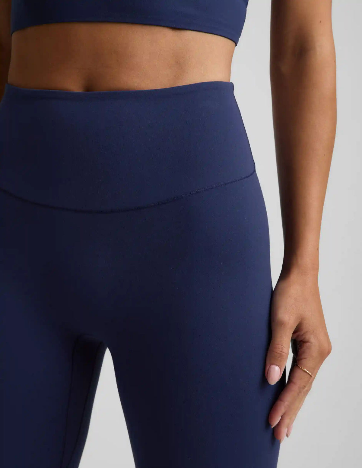 glowzone™  High Waisted Midi Legging